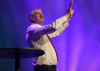 Jean Lassalle se lance dans le stand-up, mais Gad Elmaleh n'a rien à craindre