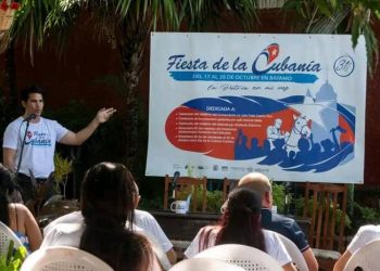 Gorra histórica de Fidel Castro preside la apertura de la Fiesta de la Cubanía en 2025 › Cultura › Granma