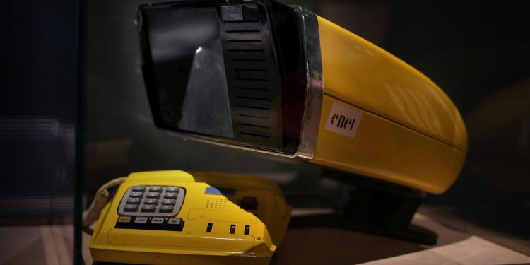 «Flops», la exposición que celebra las pruebas de la tecnología, la ciencia y el marketing