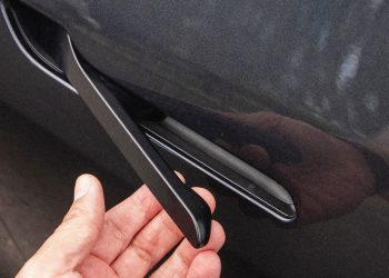 Nuevas reglas podrían obligar a Tesla a rediseñar las manijas de sus puertas. Eso es más difícil de lo que parece