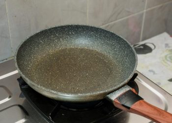 Ni se te ocurra cocinar estos 5 alimentos en una sartén antiadherente