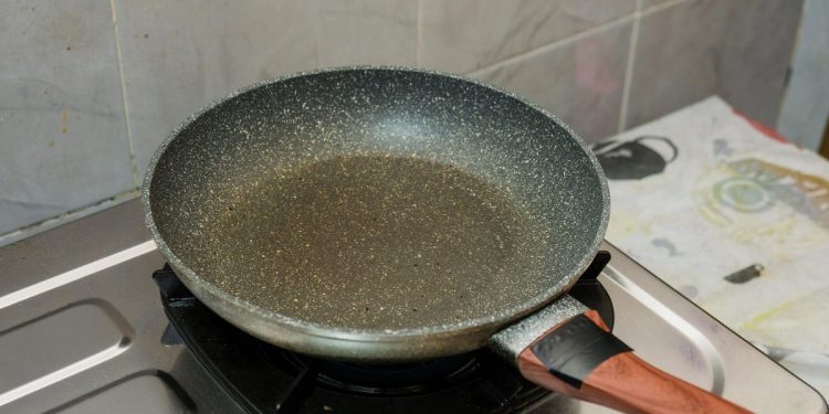 Ni se te ocurra cocinar estos 5 alimentos en una sartén antiadherente
