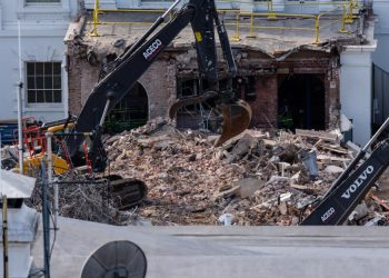 Demolición del ala este de Trump: el salón de baile de la Casa Blanca, sus donantes y la historia.
