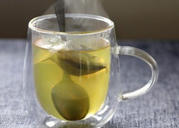 ¿Quiere evitar los microplásticos en los alimentos? Encontramos los 8 alimentos más comunes que contienen microplásticos