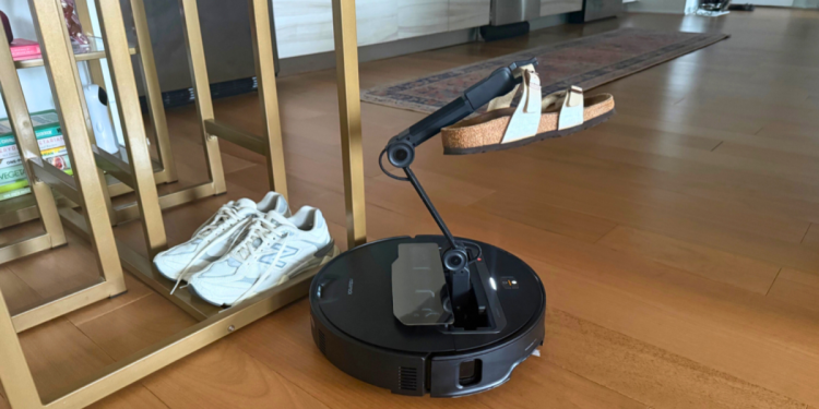 El Roborock Saros Z70 con el infame brazo de agarre ahora tiene un descuento de $ 1200 en Amazon