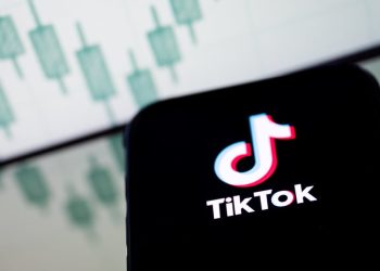 TikTok revela nuevas funciones de IA: AI Outline y Smart Split