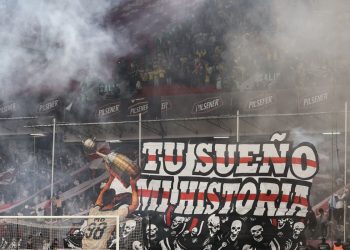 Hinchas de Liga de Quito y Barcelona SC generaron incidentes en el Rodrigo Paz