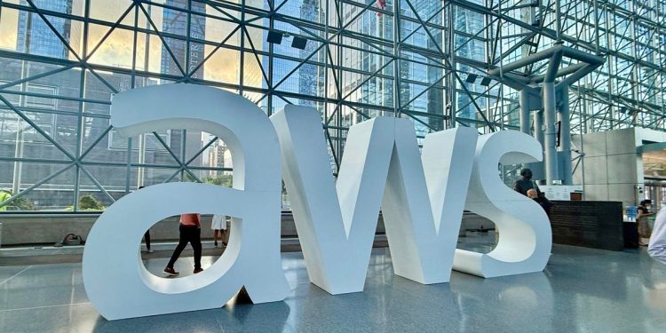 Amazon dispara en ChatGPT con Quick Suite: su nuevo 'compañero de equipo' de IA en el trabajo