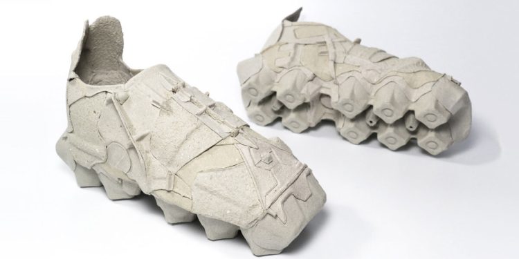 Cajas de huevos de cartón reciclado se convierten en zapatillas de deporte de kibardin design