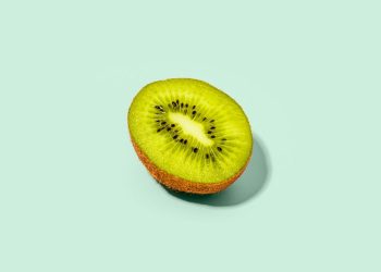Para el estreñimiento, las nuevas pautas dietéticas recomiendan kiwis, agua mineral y pan de centeno