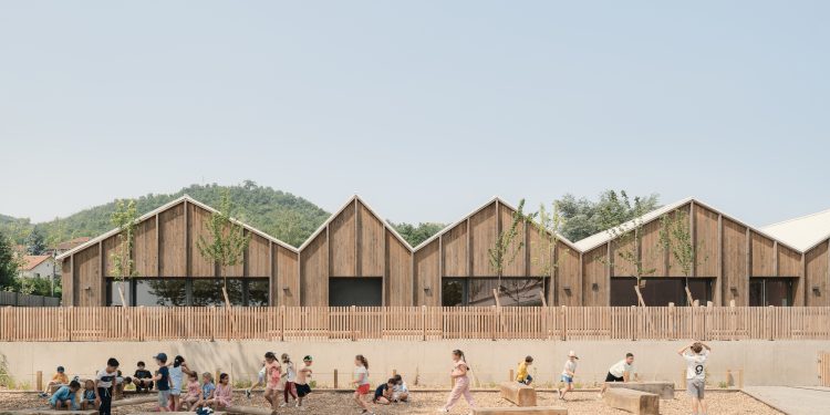 Centro de Ocio Grupo Escolar Jules Ferry / DEMAIN