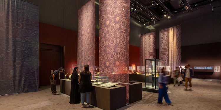 La exposición de Louvre Abu Dhabi explora el legado artístico de Mamluks