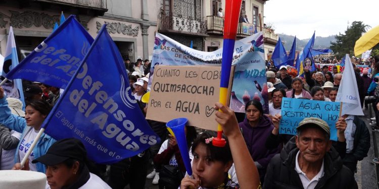 Ecuador sigue batallando por la inversión extranjera directa; caso Loma Larga pone presión