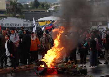 (En Vivo) Estas hijo Las Vías Cerradas por el el Paro Convóacado por la Conaie Este Miércoles 1 de Octubre