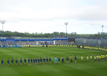 Por Russo: el multitudinario minuto de silencio de todas las Divisiones Inferiores de Boca Predio :: Olé