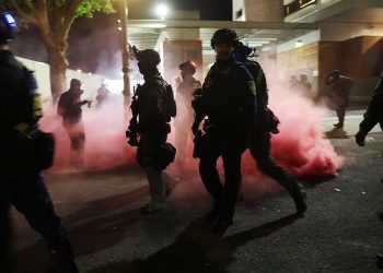 Oregon AG golpea el esfuerzo de Trump para enviar tropas a Portland