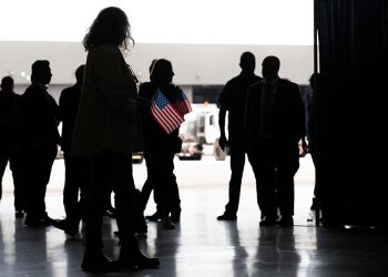 El gobierno de Trump limita el número de refugiados y da prioridad a los sudafricanos blancos