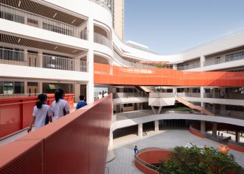 Renovación y ampliación de la escuela Xinghe del distrito Shenzhen Longgang / ACRE Atelier