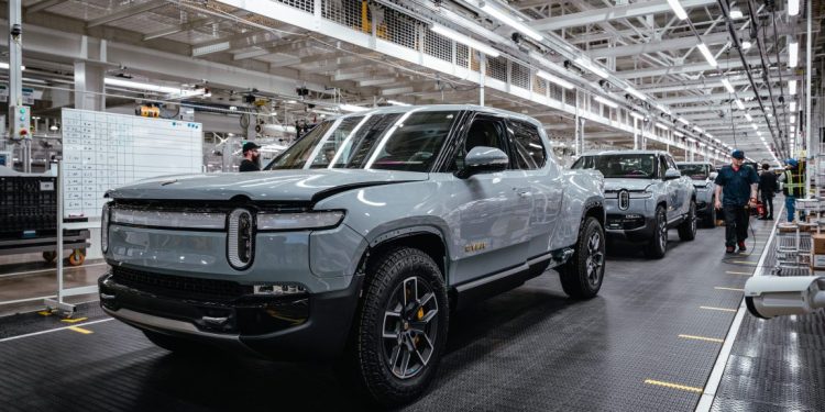 Rivian está resolviendo una demanda de 250 millones de dólares para centrarse en el R2 EV del próximo año