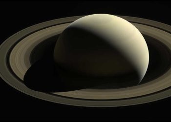 charla sobre Saturno y observación astronómica en Miraflores