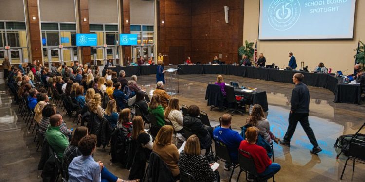 ¿Pueden las juntas escolares salvar nuestra democracia?