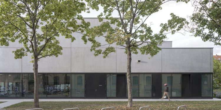 Instalación de natación modular Sportbad am Rabet / gmp Architects