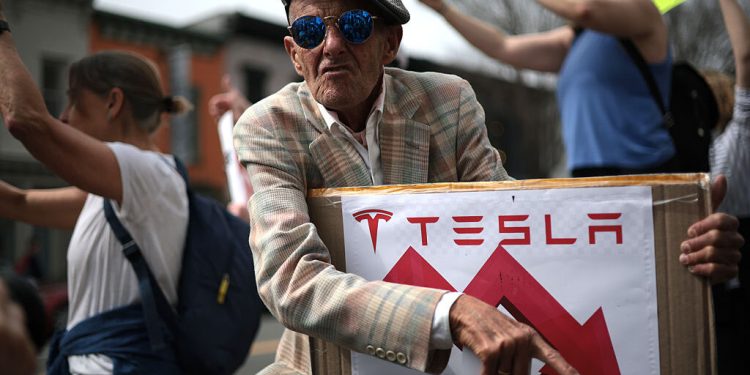 Las ganancias de Tesla caen un 37% en el tercer trimestre a pesar de las buenas ventas