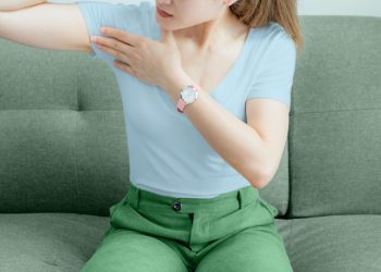 Causas y tratamientos de un tirón muscular en la axila