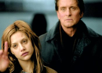 Netflix acaba de agregar un thriller psicológico retorcido, y es mejor que «La mujer en la cabina 10»