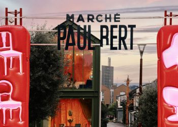 Esculturas antiguas inflables exploran la paradoja en el icónico mercadillo de París