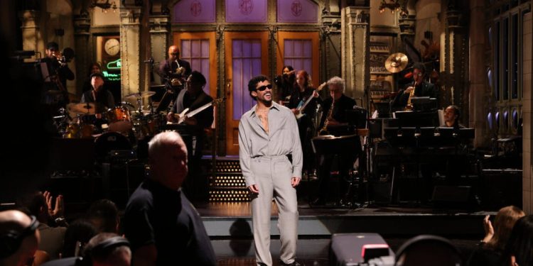 SNL asa a Trump en el estreno de la temporada, ya que Bad Bunny aborda las críticas del Super Bowl: NPR