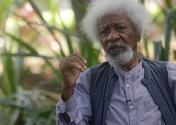 El ganador del Nobel nigeriano Wole Soyinka dice que Estados Unidos revocó su visa: NPR