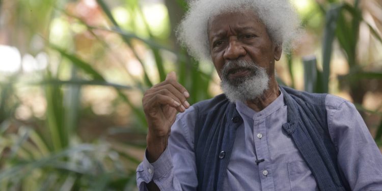 El ganador del Nobel nigeriano Wole Soyinka dice que Estados Unidos revocó su visa: NPR