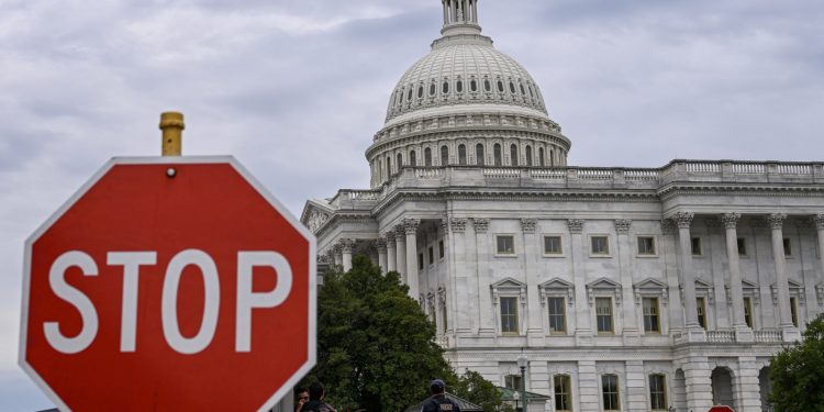 ¿Cuánto tiempo duran los cierres del gobierno? Qué muestra la historia: NPR