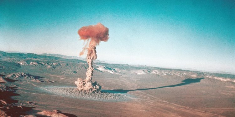 ¿Qué significa que Trump quiera reanudar las pruebas nucleares? : NPR