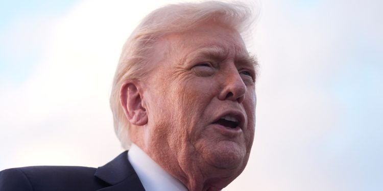 Trump dice que dos sobrevivientes del narco-buque serán enviados a sus países de origen: NPR