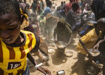 Paramilitares de Sudán dicen que tomaron el último bastión del ejército en Darfur: NPR