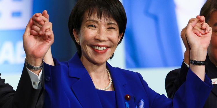 El partido gobernante de Japón elige a Sanae Takaichi como líder, que probablemente se convierta en el primer primer ministro: NPR