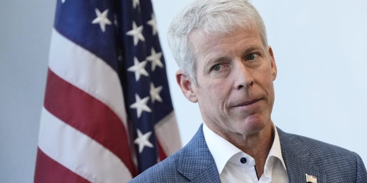 El Departamento de Energía cancela miles de millones en fondos en medio del cierre: NPR