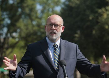 Por qué Russ Vought es fundamental para la lucha de cierre del gobierno: NPR