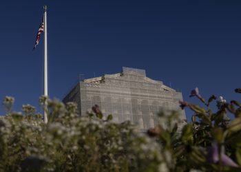 En la Corte Suprema, el caso del candidato que demandó, aunque ganó : NPR