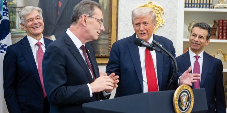 El sitio web de TRUMPRX para descuentos en medicamentos es parte de Pfizer Deal: Shots