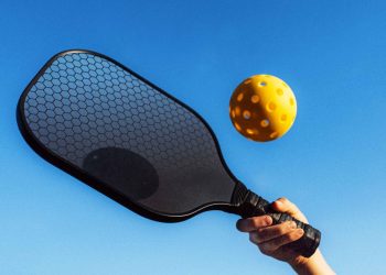 Los jugadores de Pickleball sufren lesiones oculares en la cancha: NPR