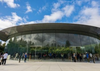 Apple se inclina para triunfar presión para eliminar la aplicación IceBlock: NPR