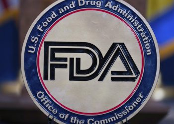 La FDA aprueba otra píldora genérica de aborto, lo que provoca indignación de los conservadores: NPR