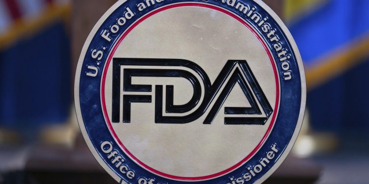 La FDA aprueba otra píldora genérica de aborto, lo que provoca indignación de los conservadores: NPR