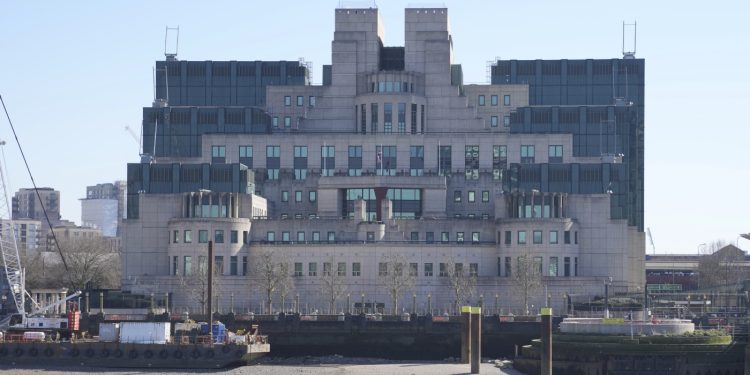 MI6 lanza Silent Courier para recopilar información a través de la web oscura: NPR