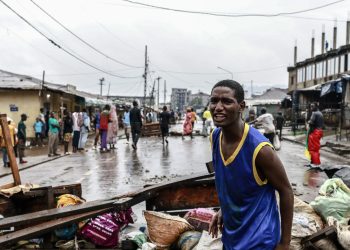 El presidente de Camerún, de 92 años, gana su octavo mandato en medio de protestas: NPR