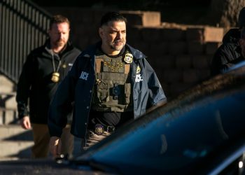 La Casa Blanca afirma que las agresiones a agentes de ICE aumentaron “más del 1.000%”, los datos dicen lo contrario: NPR