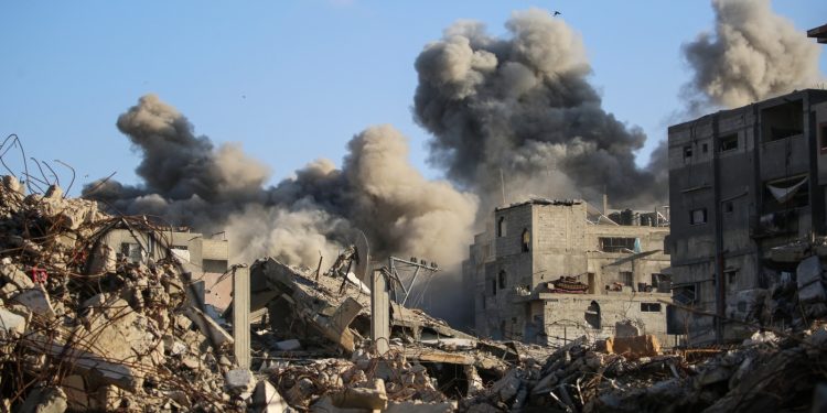 Violación del alto el fuego en Gaza; Cierre del gobierno día 20: NPR